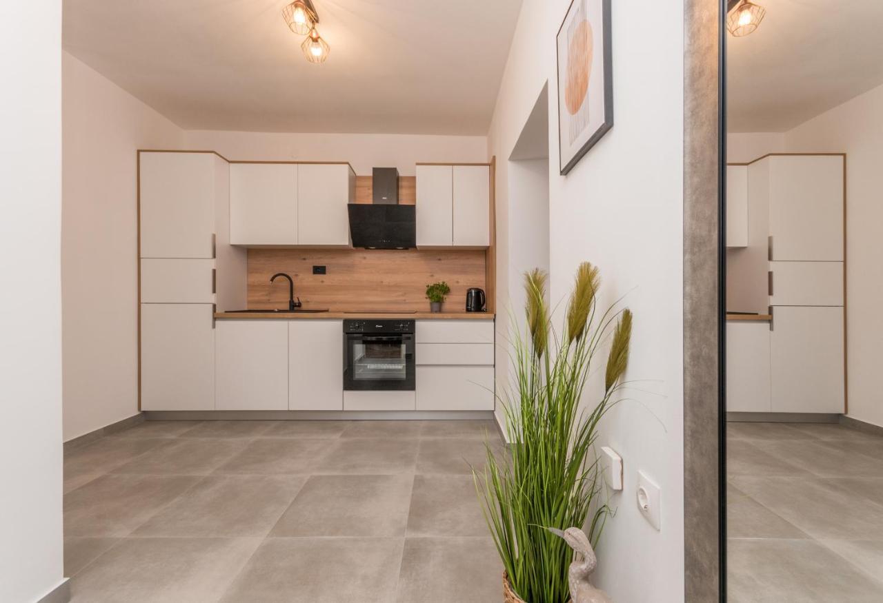 Apartmani A&M Biograd Na Moru Bagian luar foto