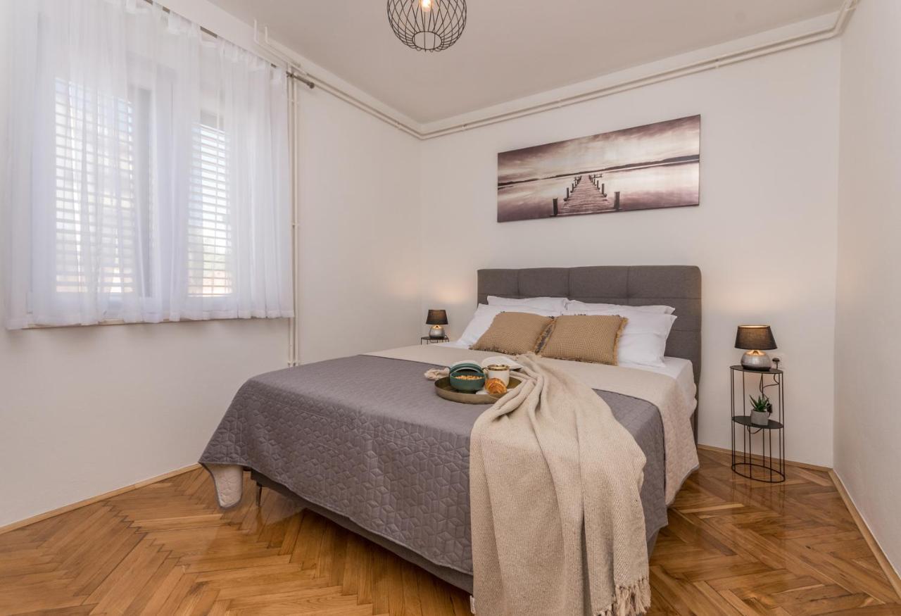 Apartmani A&M Biograd Na Moru Bagian luar foto