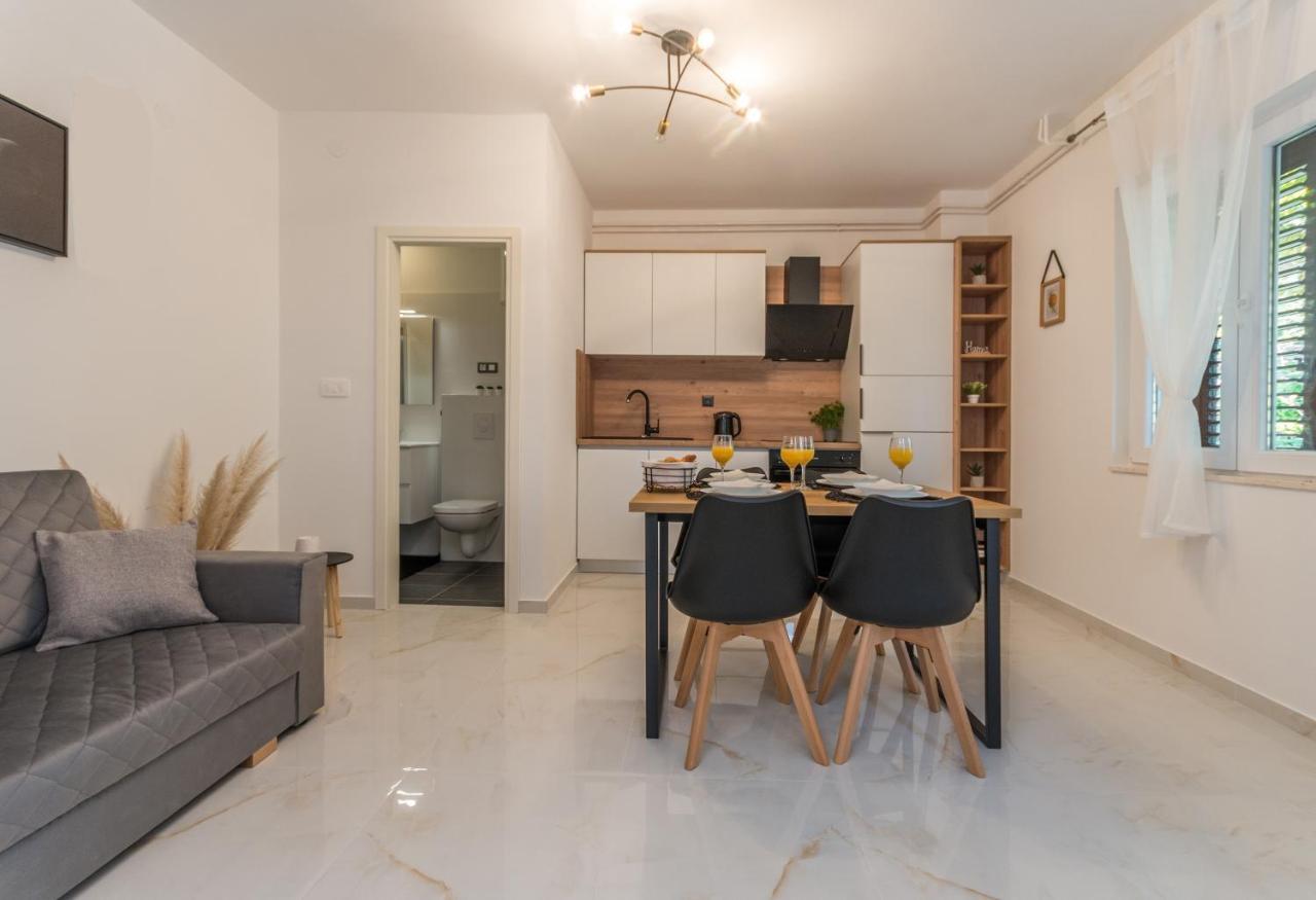 Apartmani A&M Biograd Na Moru Bagian luar foto